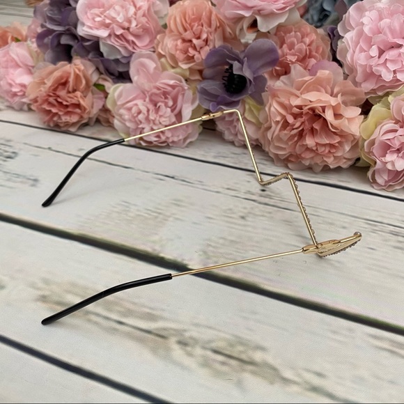 Avant Garde Crystal Triangular Frame Glasses - Picture 10 of 16